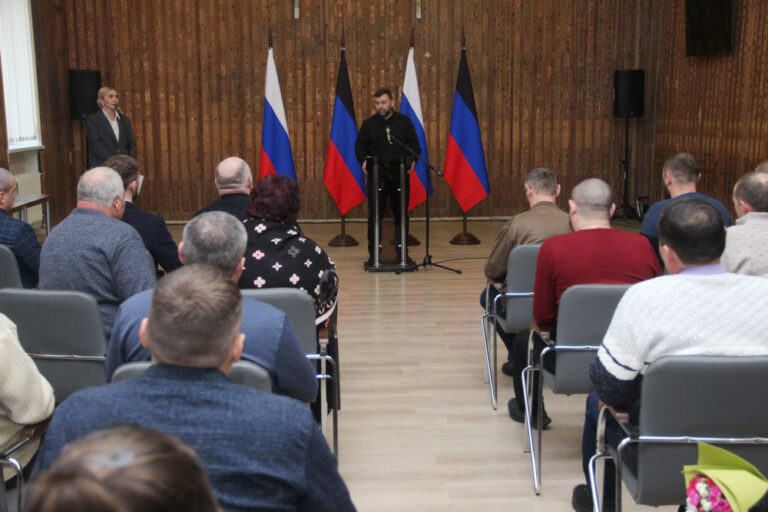 Военнослужащий гражданская ответственность. Приказ и приказание в чем разница. Порядок выполнения приказа военнослужащим. Приказ приказание устав. Люди выполняющие приказы.